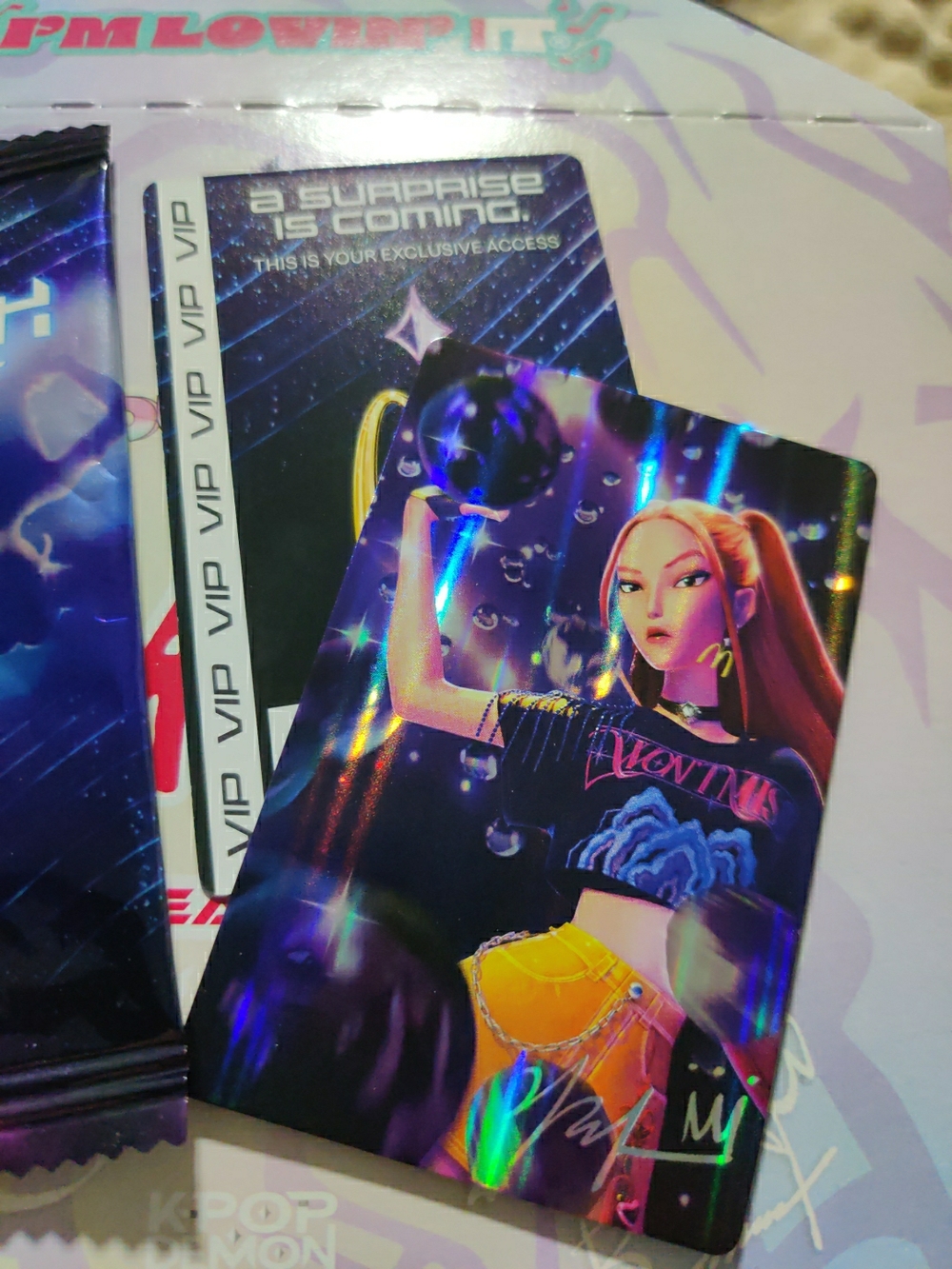 McDonald's Holographic Card - K POP DEMON HUNTERS HUNTRIX MIRA Laser Foil Card - Picture 2 of 3
